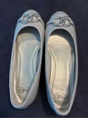 Jones New York Metallic Silver Chain-Accent Ballet Flats